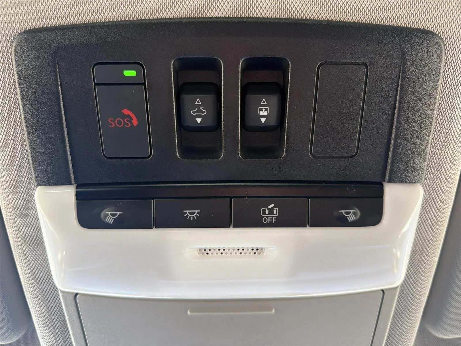 Used 2023 Caspian Blue Metallic Nissan Platinum image 12