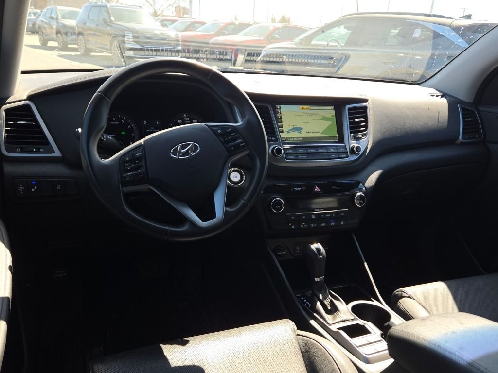 Used 2017 Black Hyundai SE Plus image 18