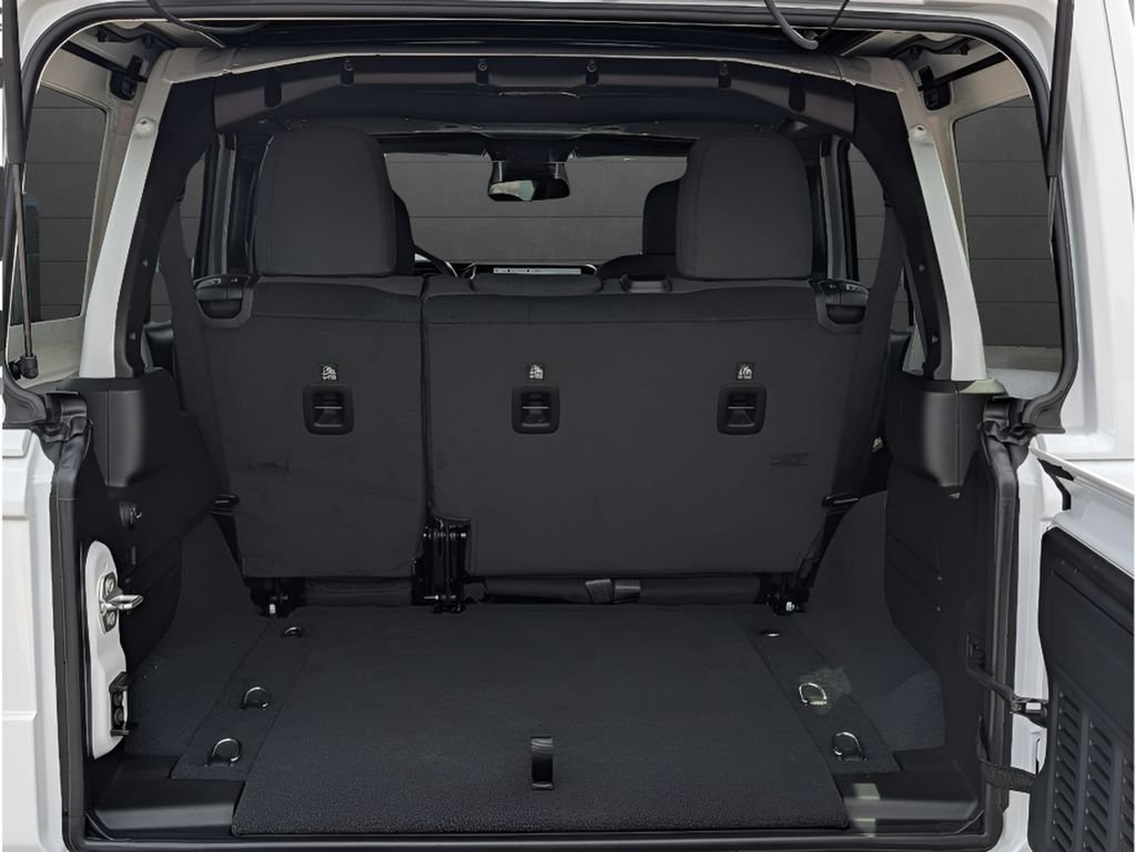 New 2026 Bright White Clear-Coat Exterior Paint Jeep Sport S image 7