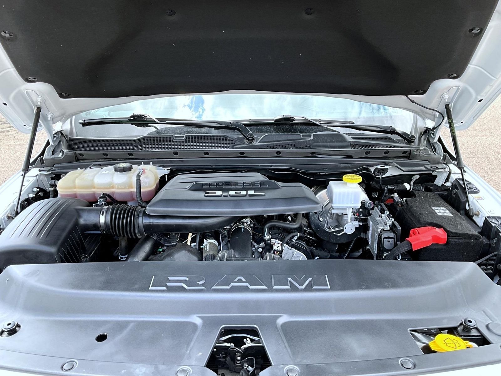 Used 2023 White Ram Laramie image 24