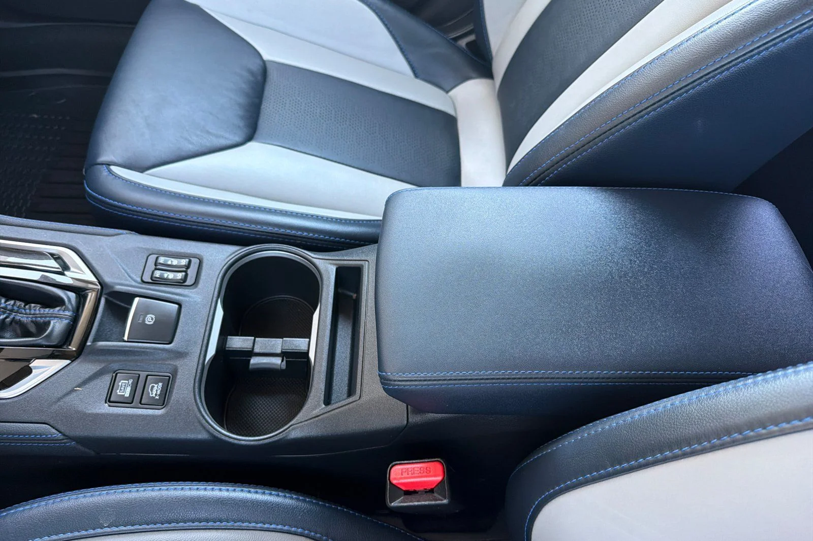 Used 2019 White Subaru Hybrid image 26