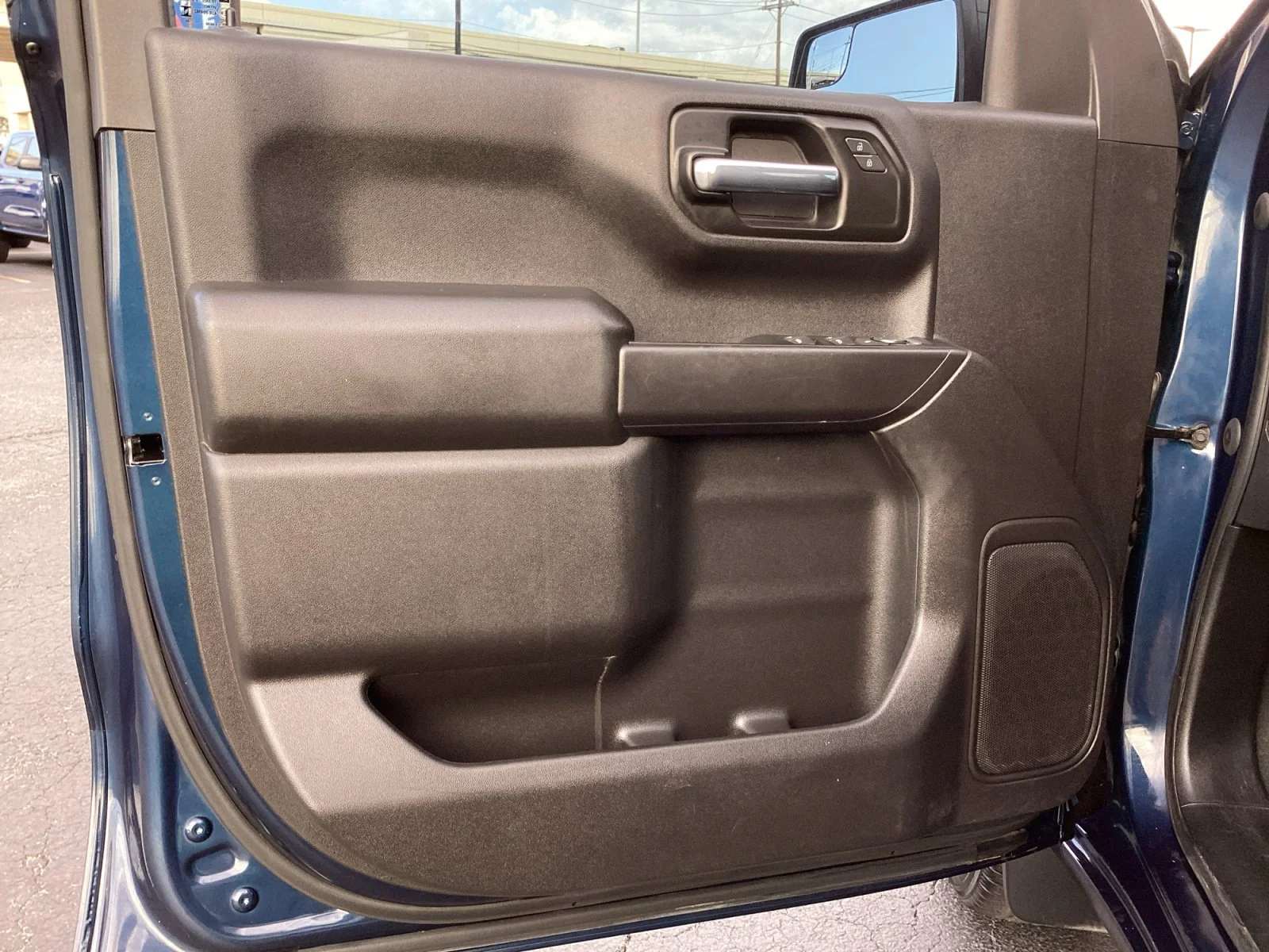 Used 2023 Northsky Blue Metallic Chevrolet Custom image 27