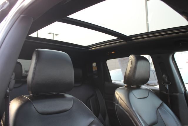 Used 2022 Gray Jeep Latitude image 33