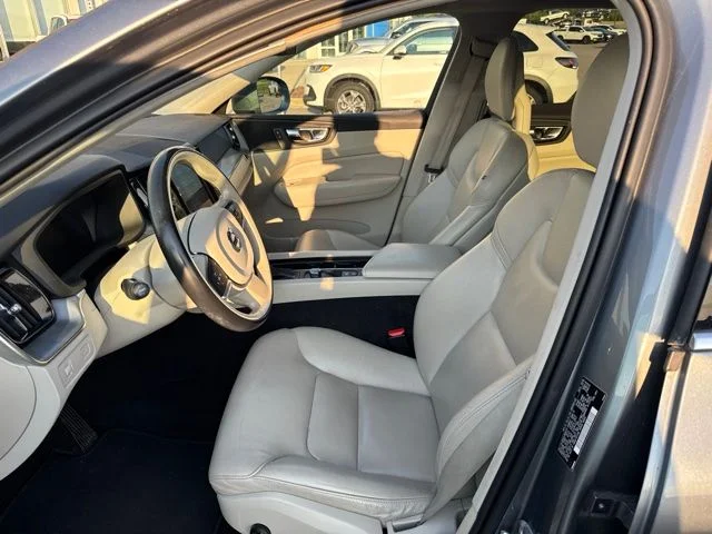 Used 2018 Gray Metallic Volvo T6 Momentum image 6
