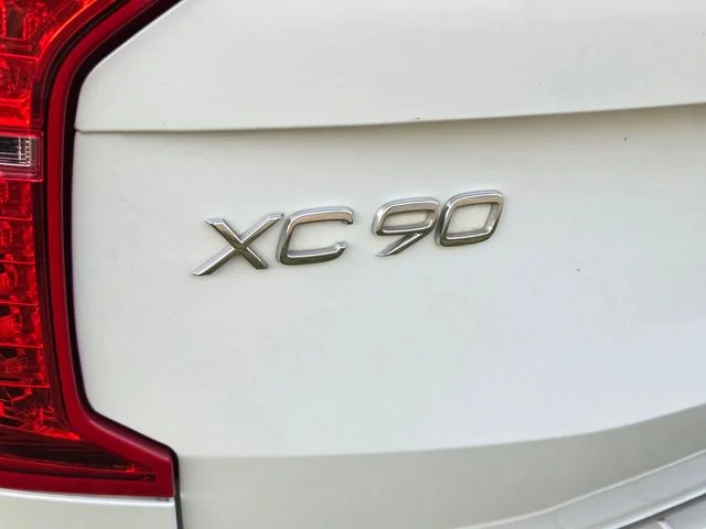 Used 2019 White Volvo T6 Inscription image 11