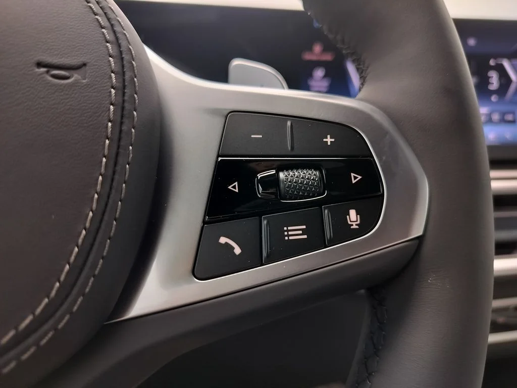 New 2027 Mineral White Metallic BMW xDrive40i image 13