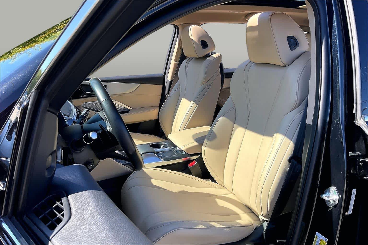 Used 2024 Majestic Black Pearl Acura  image 8