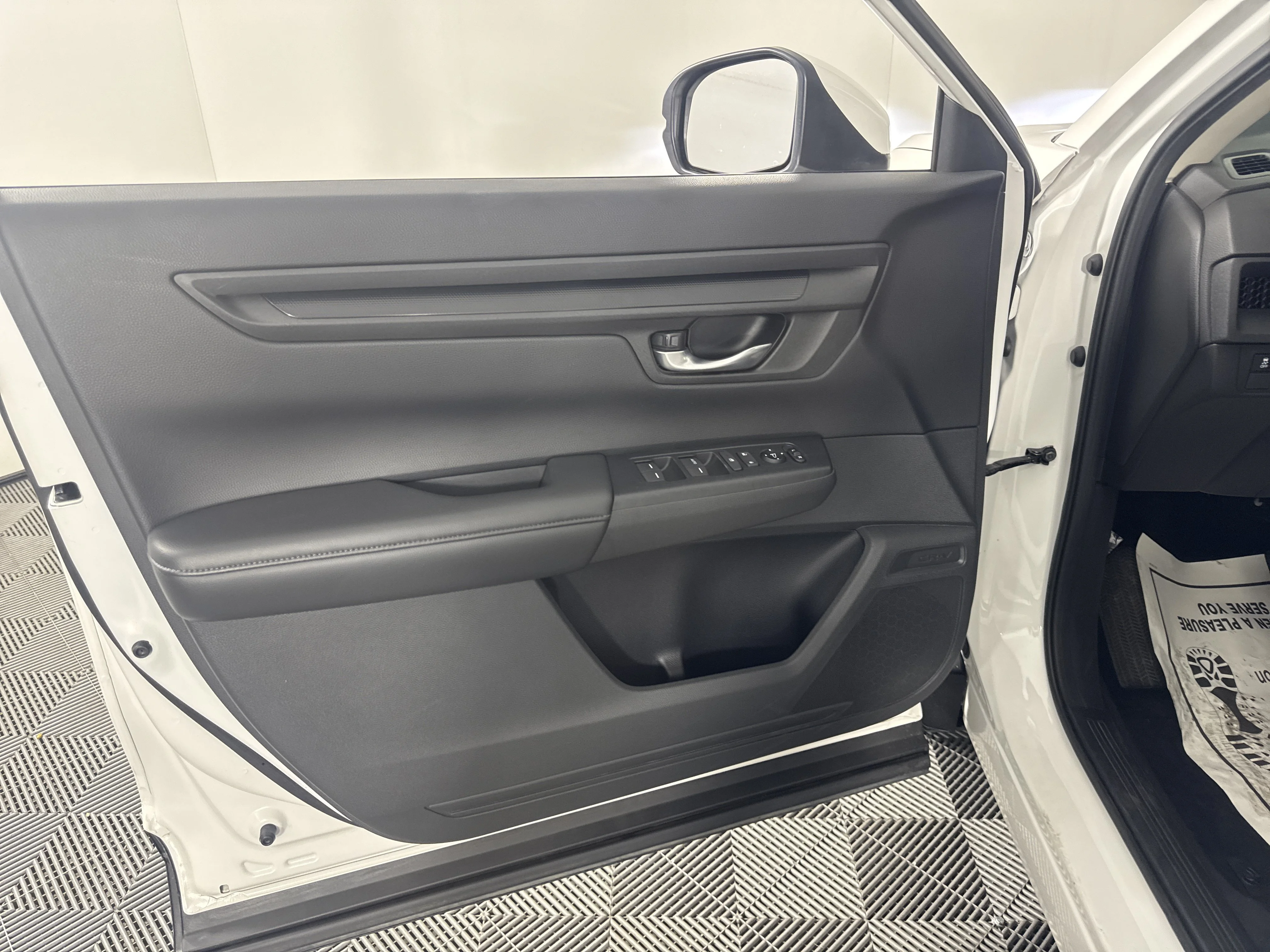 2023 Honda CR-V LX - Photo 31