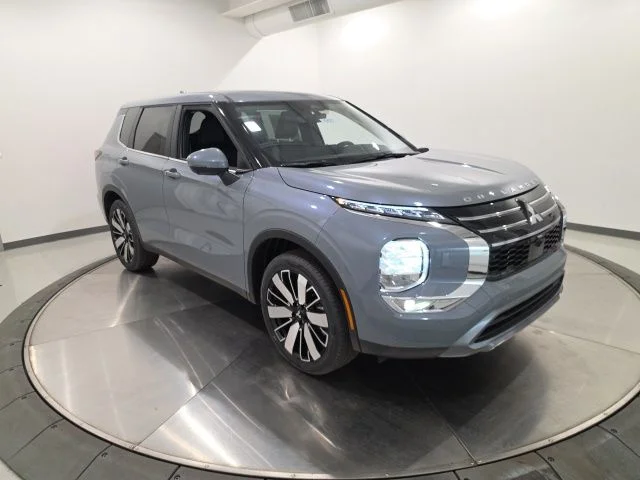 New 2026 Moonstone Gray Metallic Mitsubishi SE S-AWC image 3