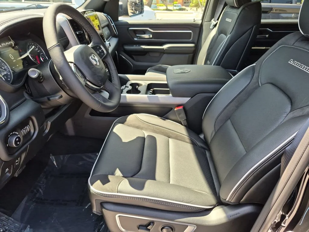 New 2026 Diamond Black Crystal Pearl-Coat Exterior Paint RAM Laramie image 10