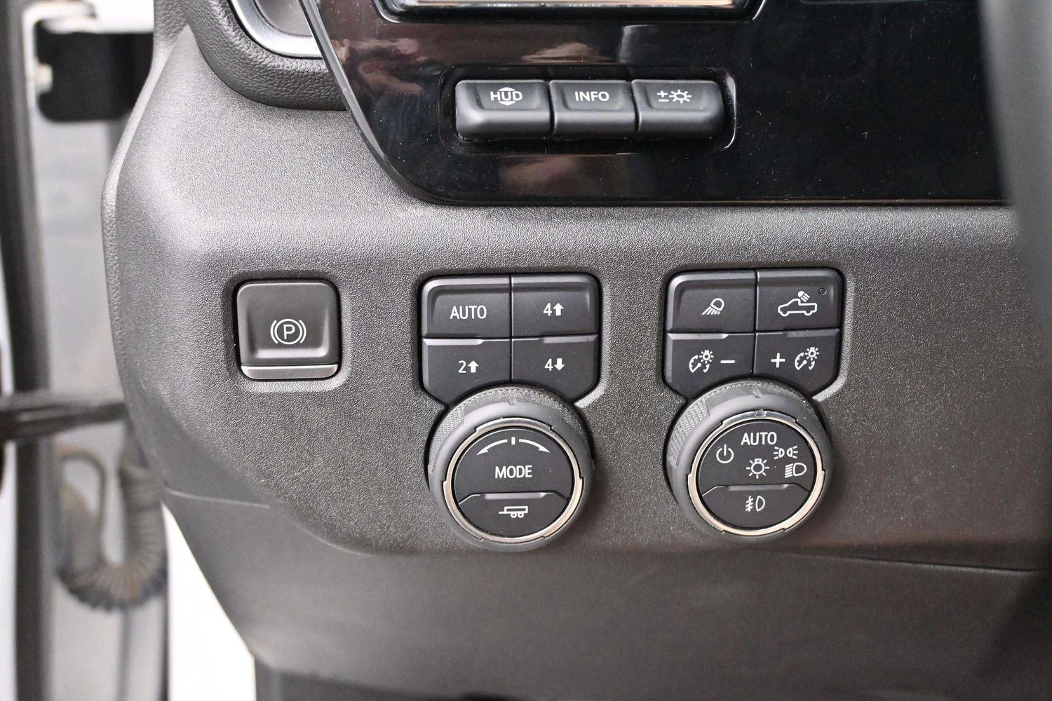 Used 2024 Summit White Chevrolet High Country image 26