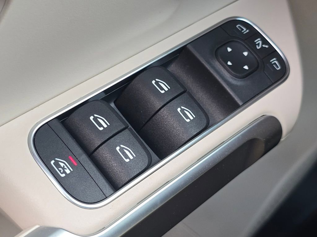 New 2026 Polar White Mercedes-Benz GLB 250 image 63