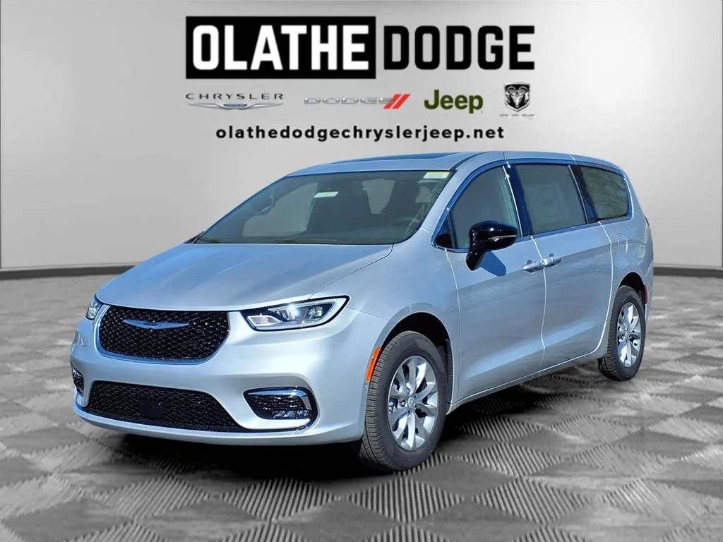 2026 Chrysler Pacifica Limited AWD's photo