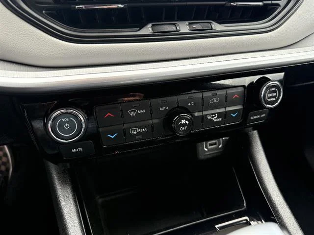 2025 Jeep Compass Limited - Photo 12