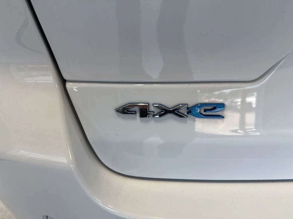 Used 2022 White Jeep 4xe image 10