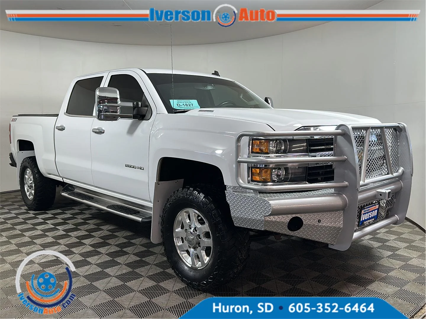 Used 2015 Summit White Chevrolet LT image 1