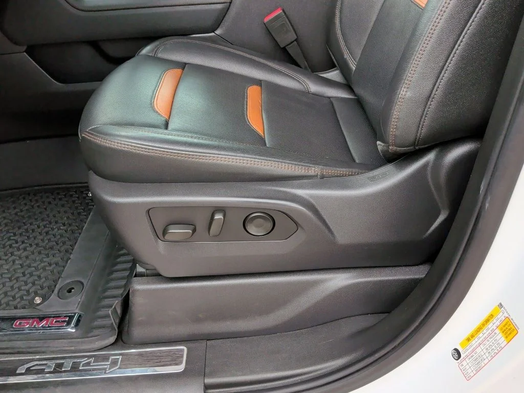 Used 2024 White GMC AT4 image 14