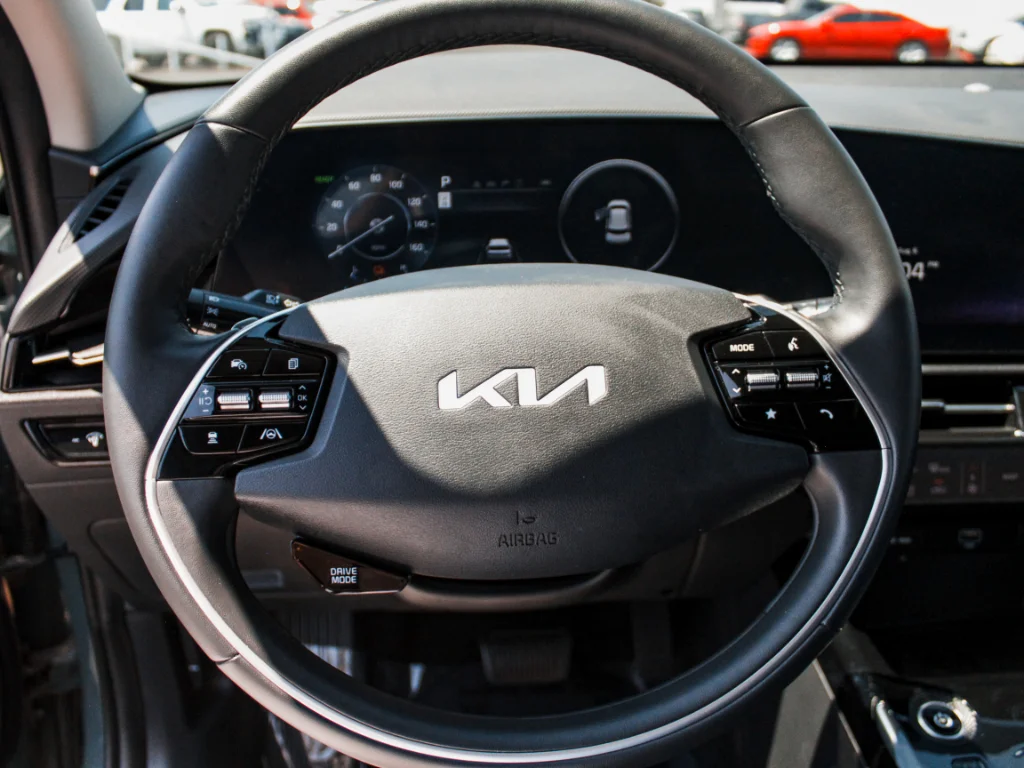 Used 2023 Cityscape Green Kia Wind image 12