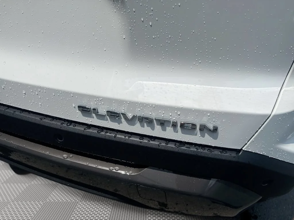 New 2027 Summit White GMC Elevation image 27