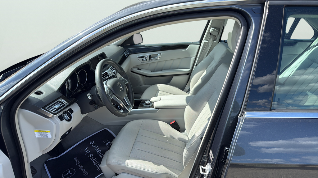 Used 2014  Mercedes-Benz E 550 image 19
