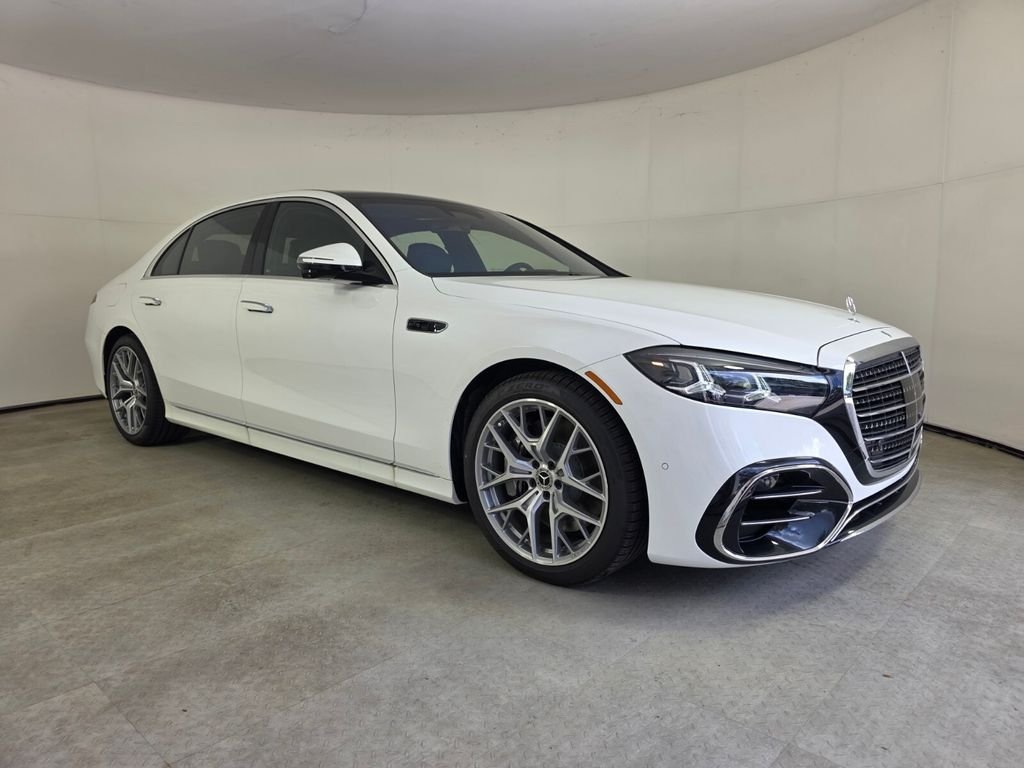 New 2027 MANUFAKTUR Moonlight White Metallic Mercedes-Benz S 580 image 1