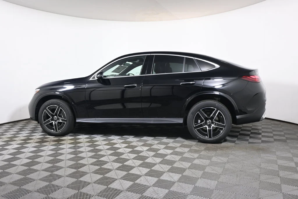New 2027 Black Mercedes-Benz GLC 300 Coupe image 2