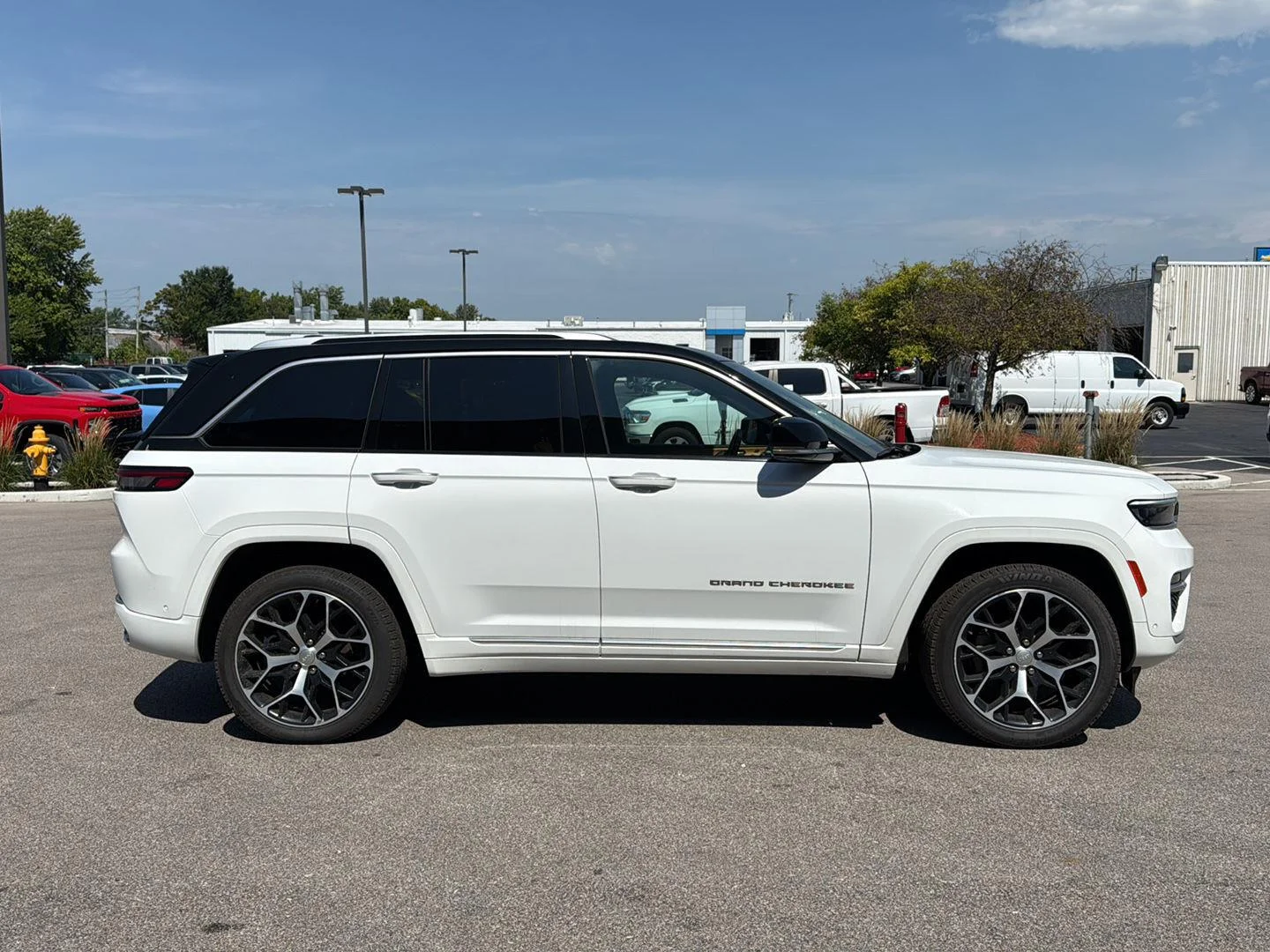 Used 2024 Bright White Jeep Summit Reserve image 2