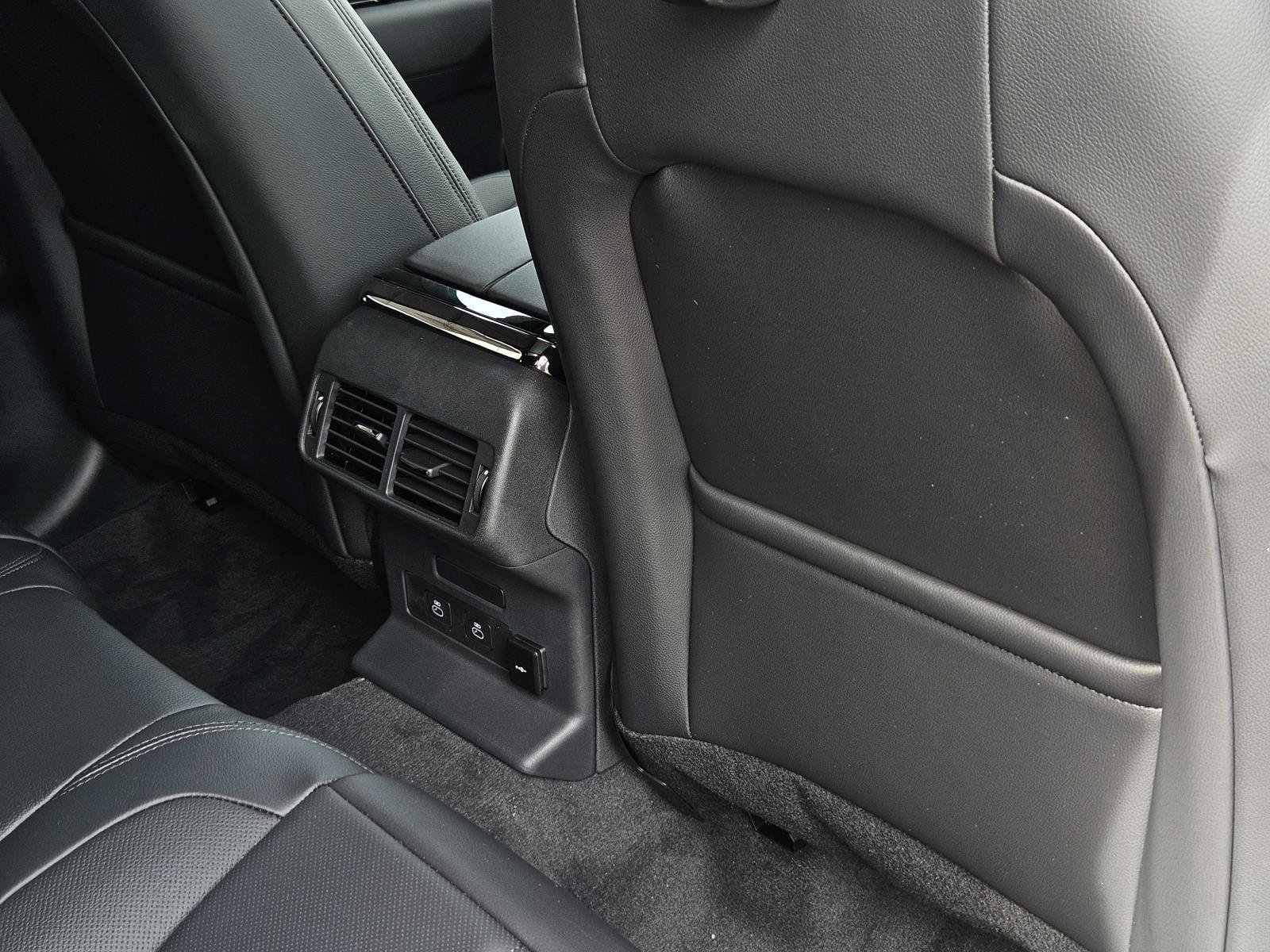 New 2026 Santorini Black Land Rover Dynamic SE image 39