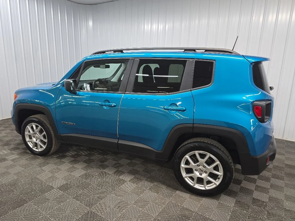 Used 2022 Teal Jeep Latitude image 4
