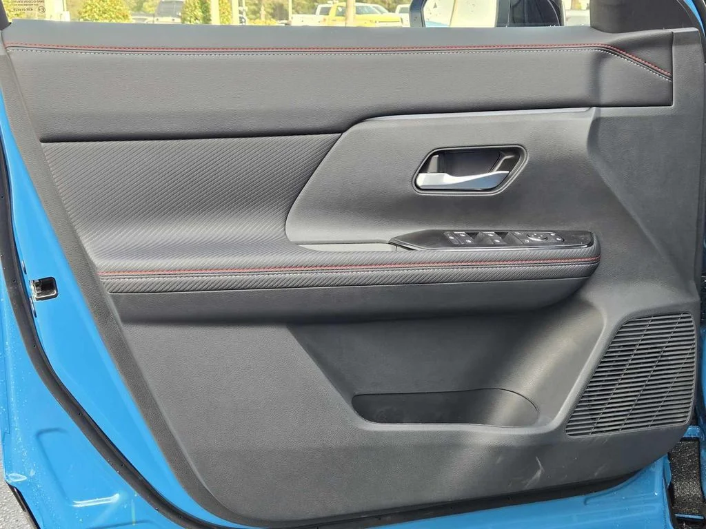 New 2026 Arctic Ice Blue Metallic / Super Black Two-tone Nissan SR image 20