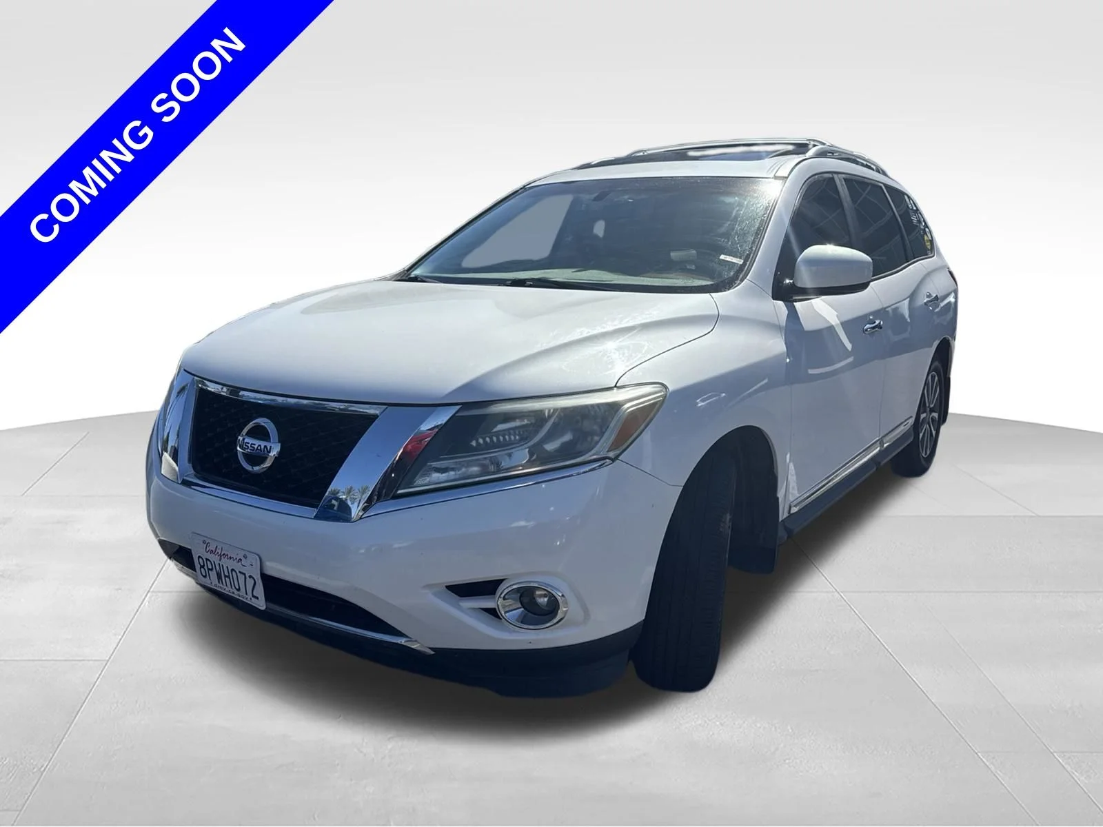 Used 2013 White Nissan SL image 1