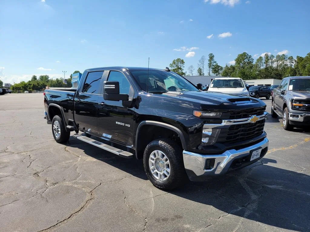 Used 2025 Black Chevrolet LT image 7
