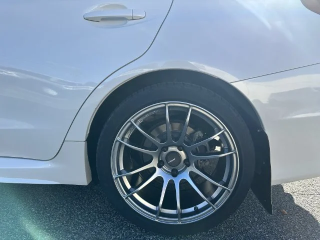 Used 2018 White Subaru  image 10