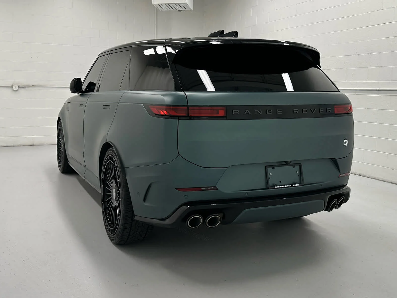 Used 2025 SV BESPOKE MATTE GREEN Land Rover SV Edition Two image 8