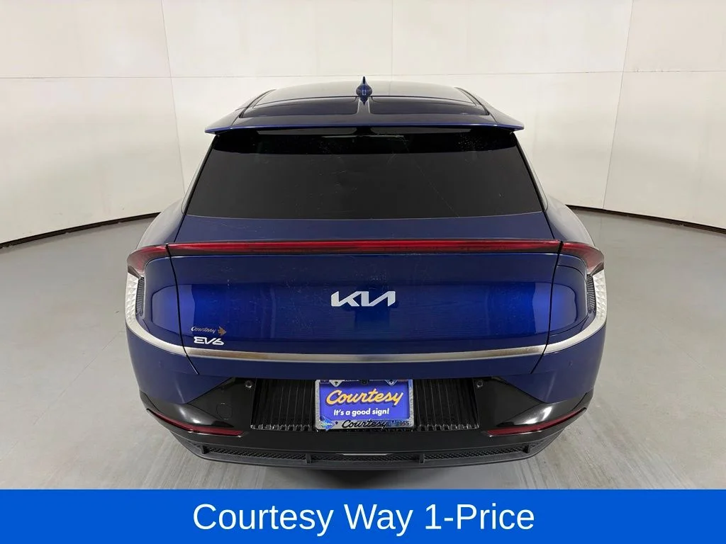 Used 2023 Blue Kia Wind image 9
