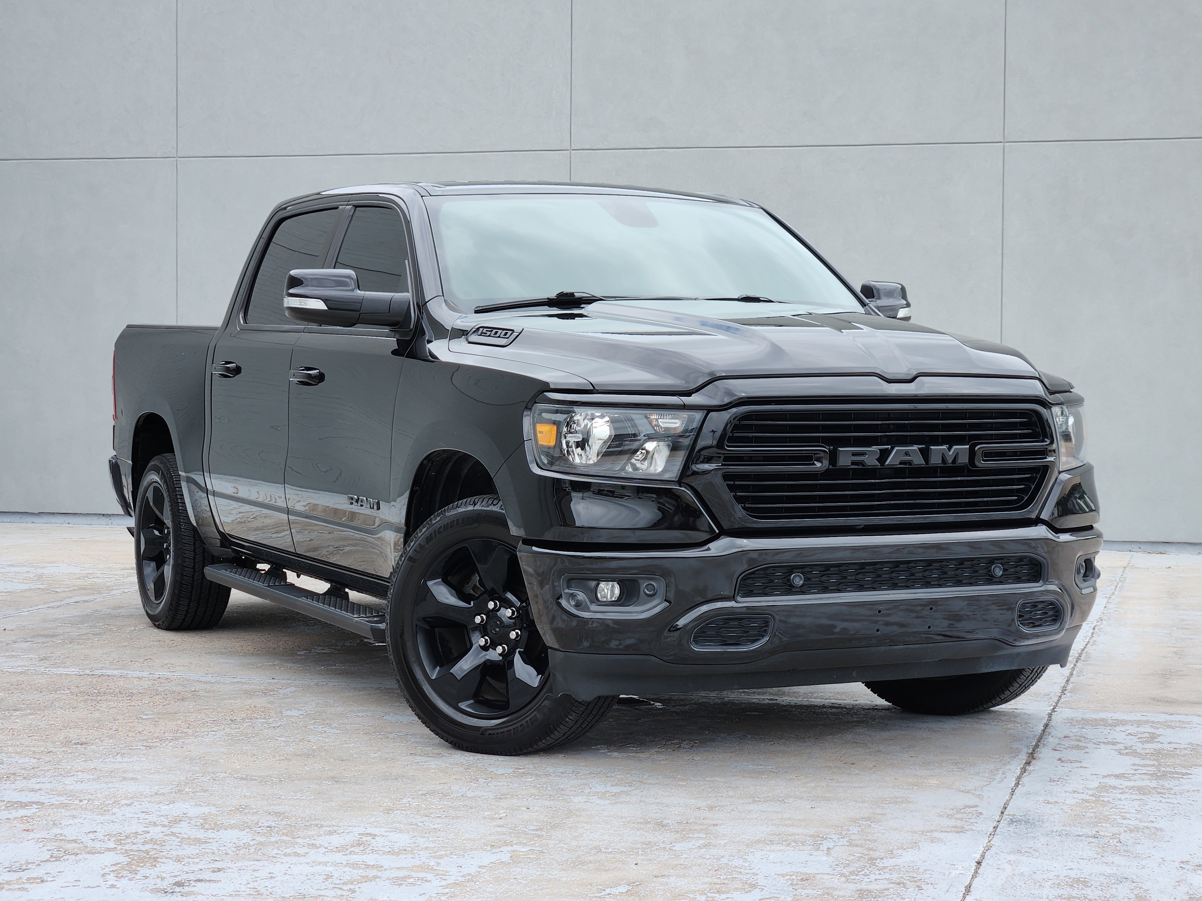 2019 RAM 1500 Big Horn/Lone Star 4x4 Crew Cab 5'7's photo