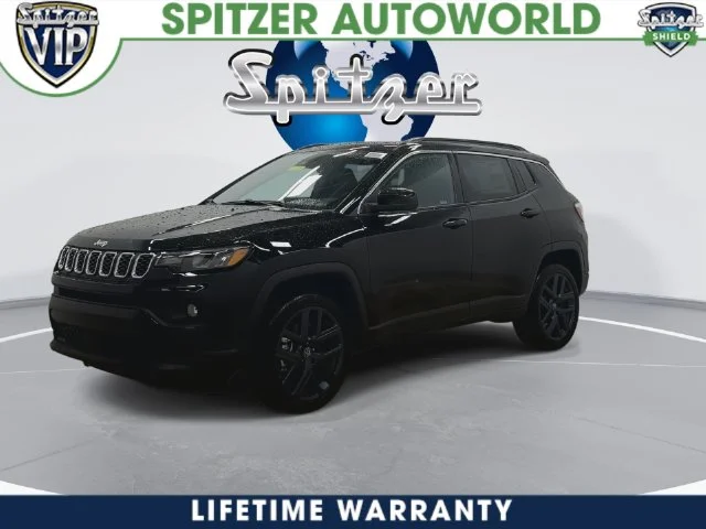 New 2026 Diamond Black Crystal Pearl-Coat Exterior Paint Jeep Latitude image 10