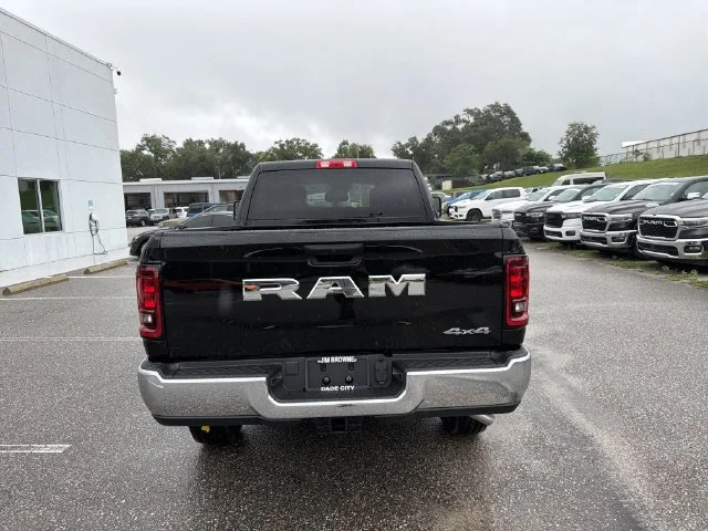 New 2027 Diamond Black Crystal Pearl-Coat Exterior Paint RAM Tradesman image 5