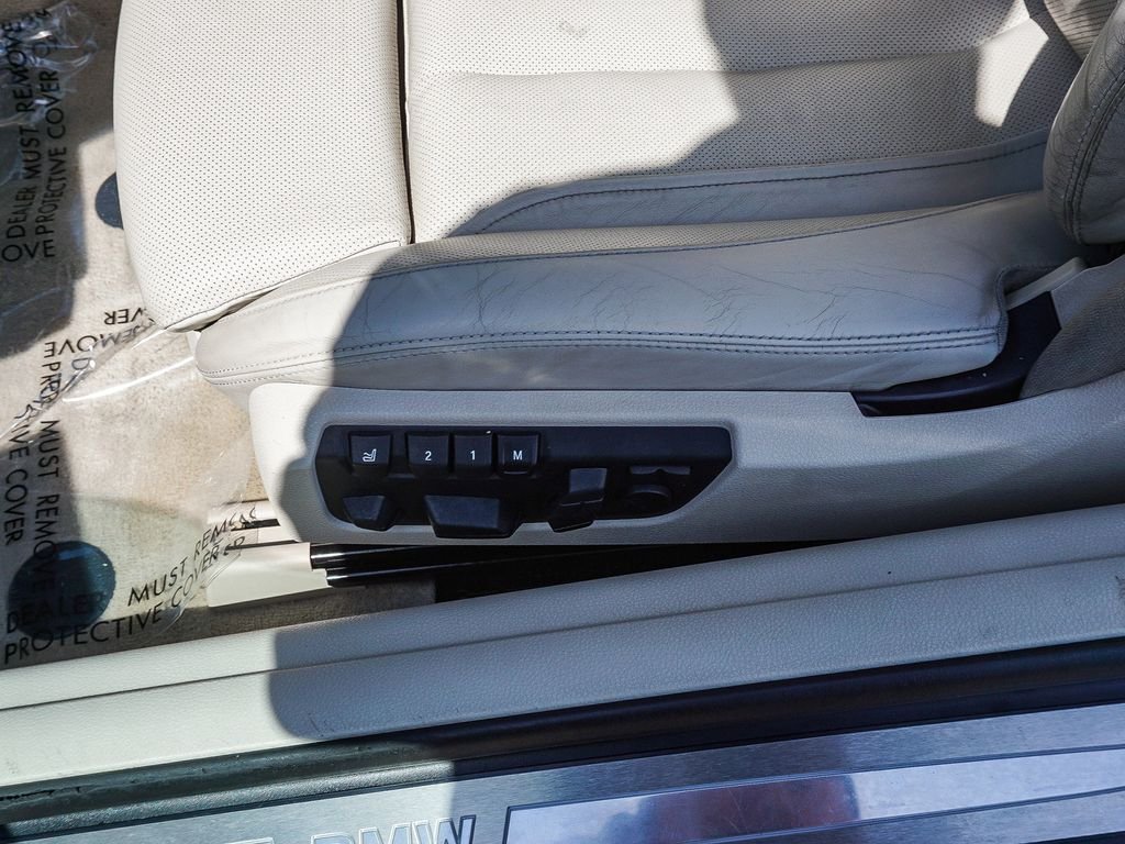 Used 2012 White BMW 650i image 19
