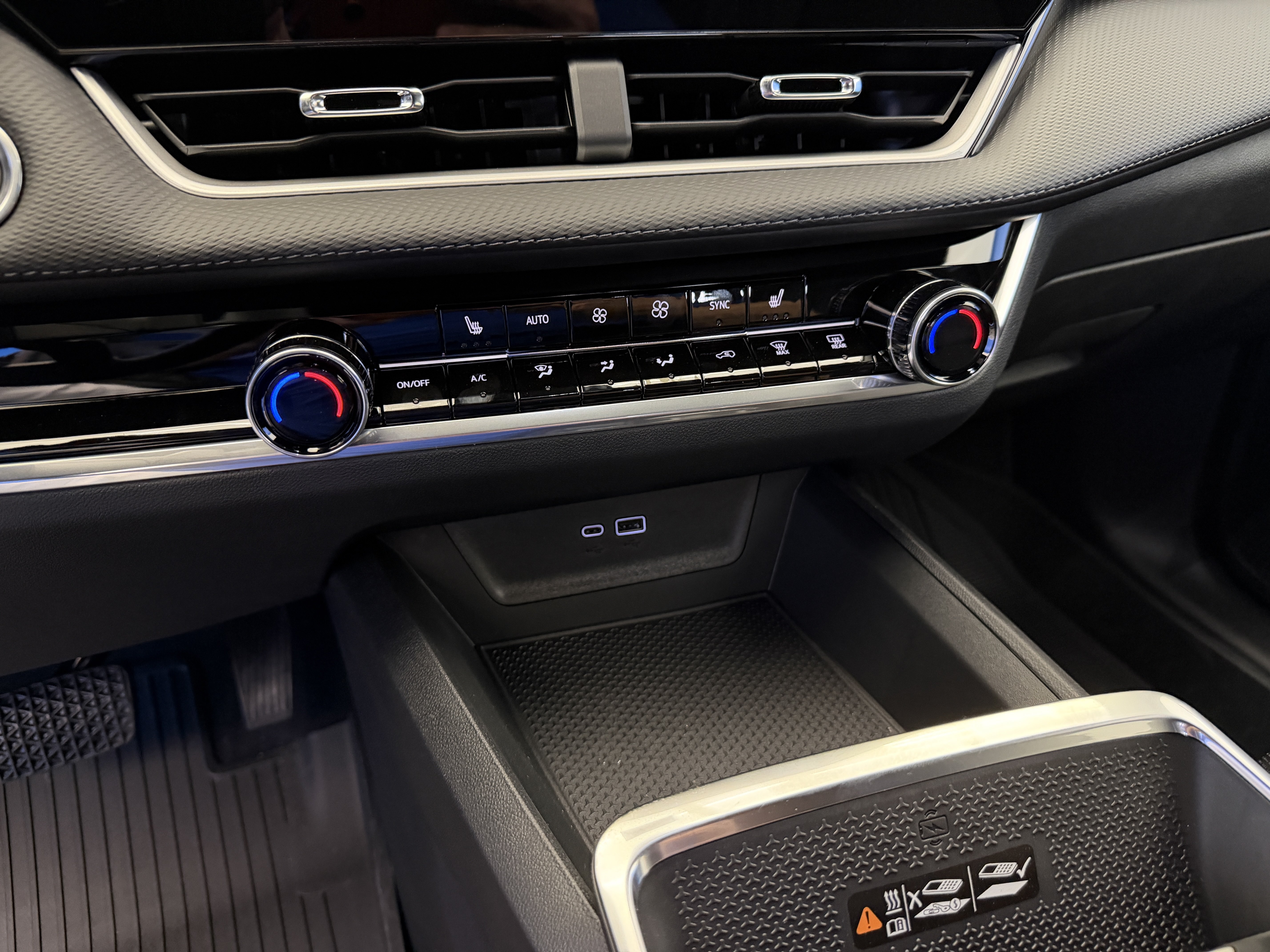 2027 Chevrolet Equinox LT - Photo 22