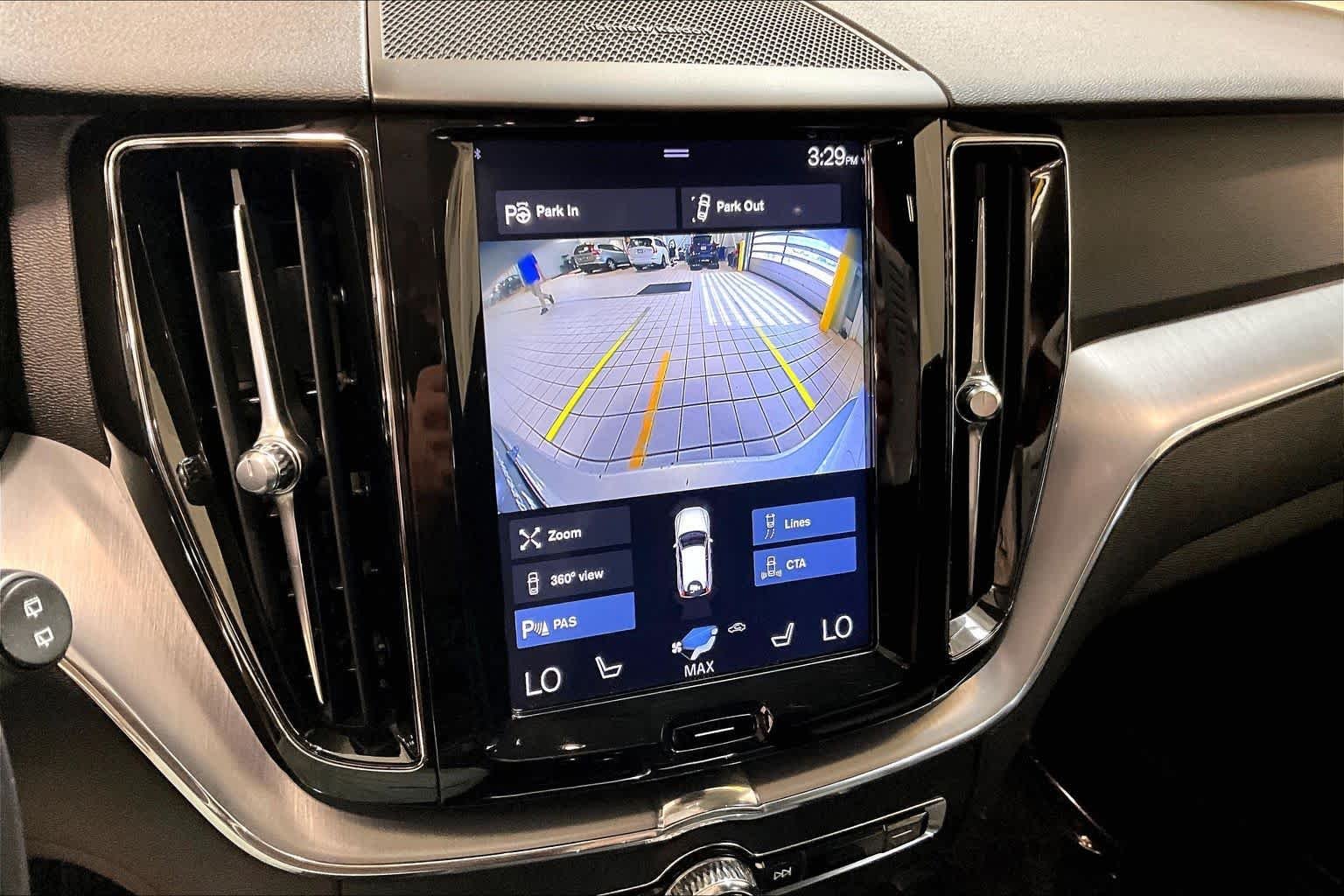 Used 2019 Bright Silver Metallic Volvo Momentum image 28