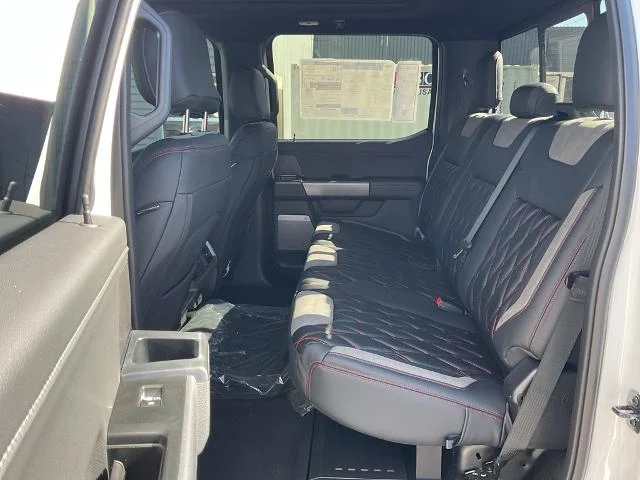 New 2025 Oxford White Ford XLT image 13