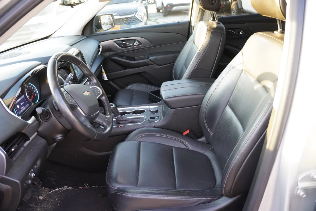 Used 2020 Silver Ice Metallic Chevrolet Premier image 6