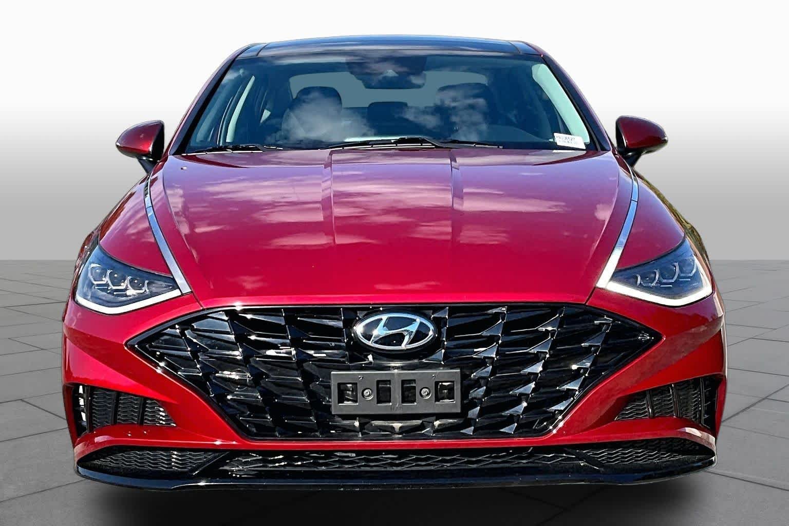 Used 2023 Ultimate Red Hyundai SEL image 4