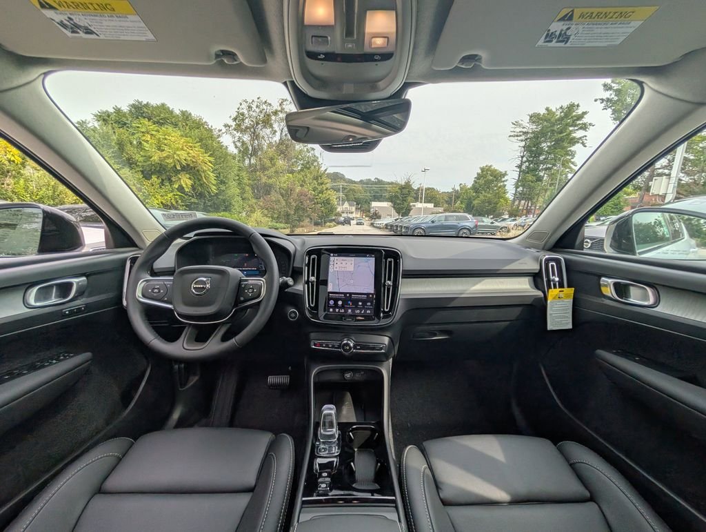 2026 Volvo XC40 Plus - Photo 11