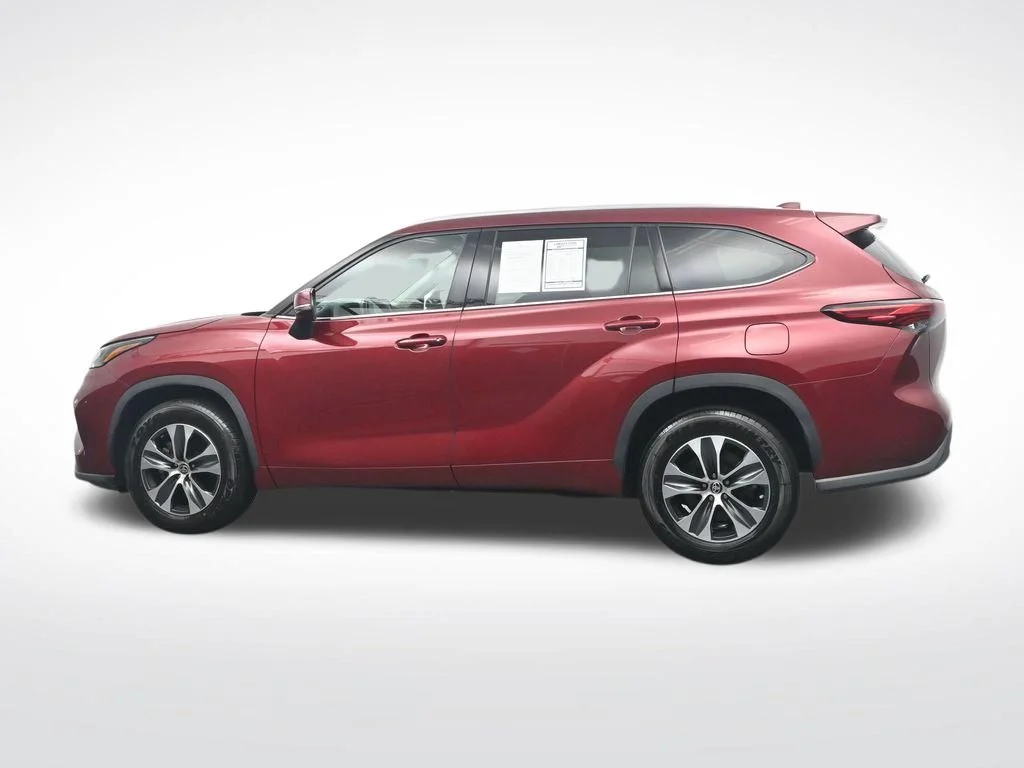 Certified Used 2021 Ruby Flare Pearl Toyota XLE image 10