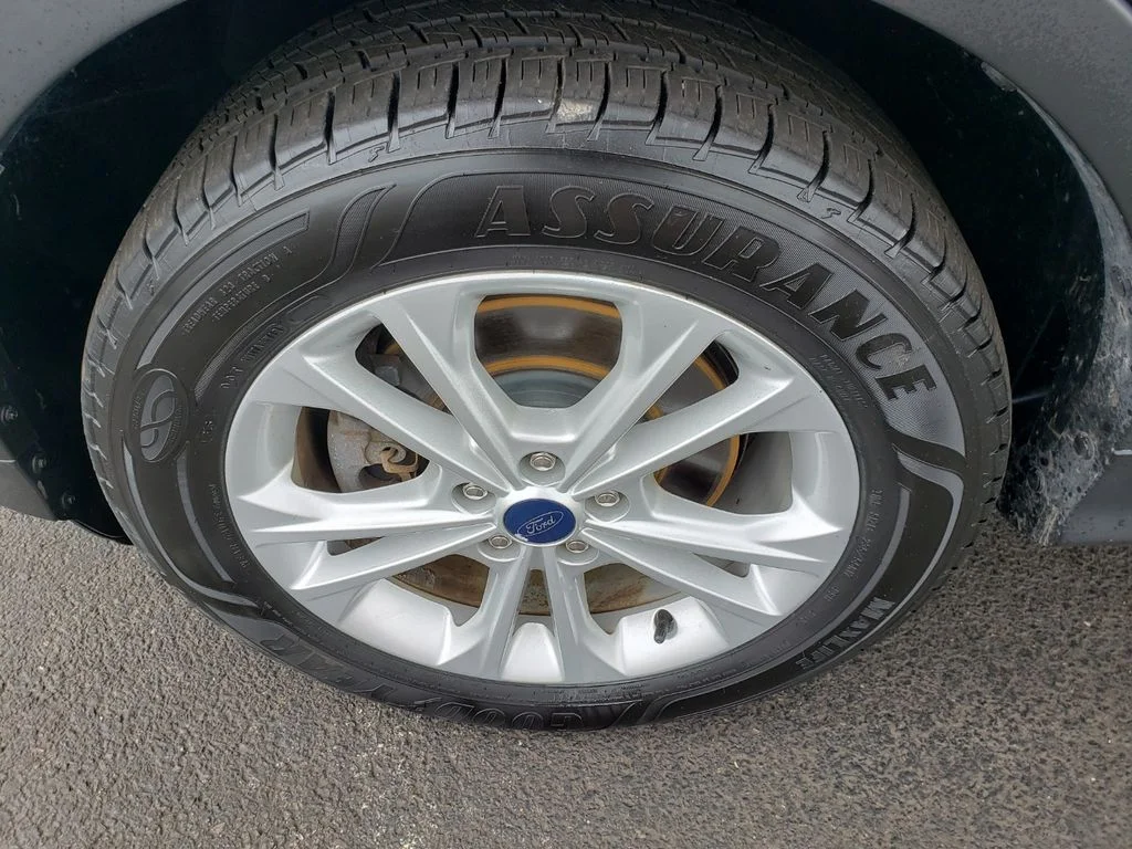 Used 2018 Black Ford SE image 9