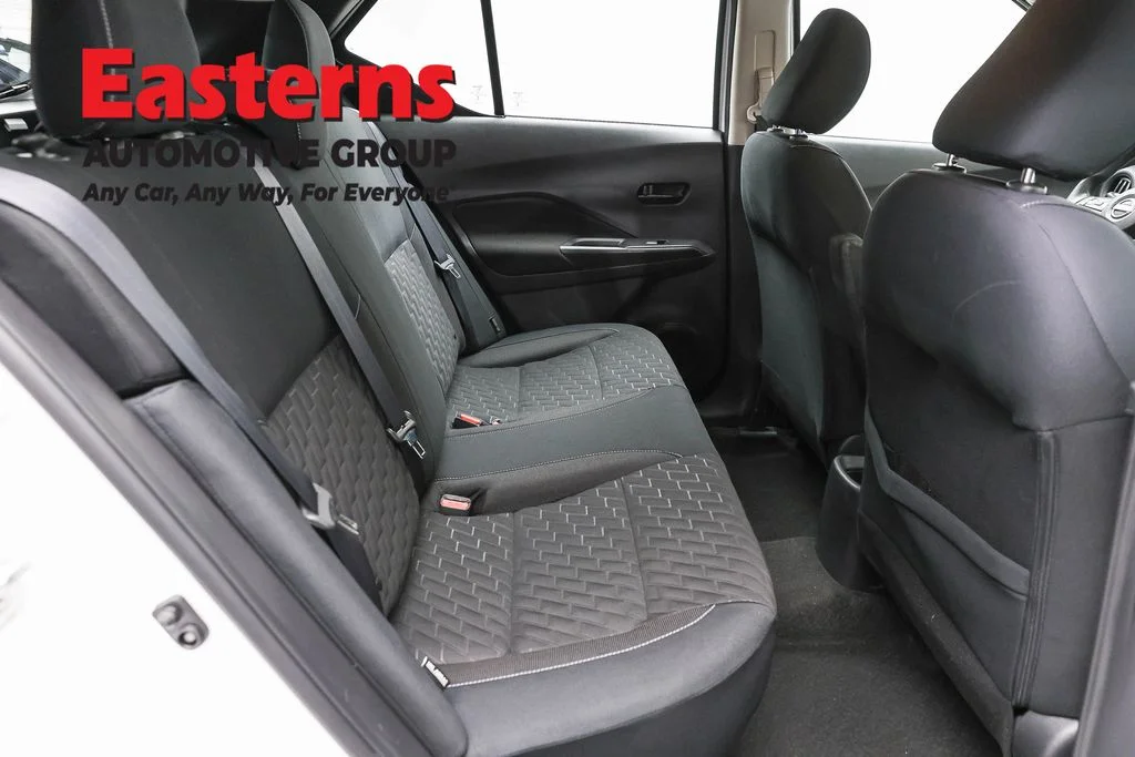 Used 2022 White Nissan S image 22