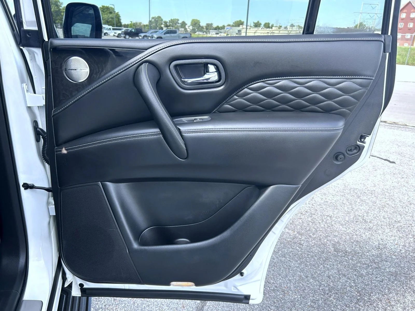 Used 2023 White INFINITI Sensory image 17