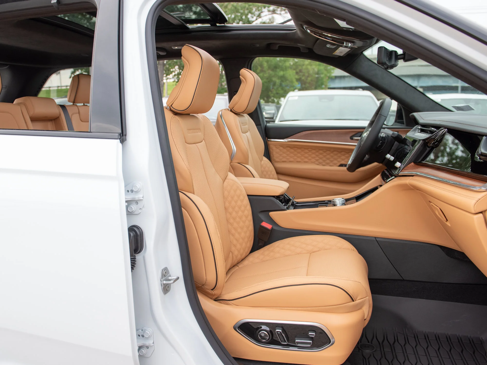 New 2026 White Jeep Summit* image 35